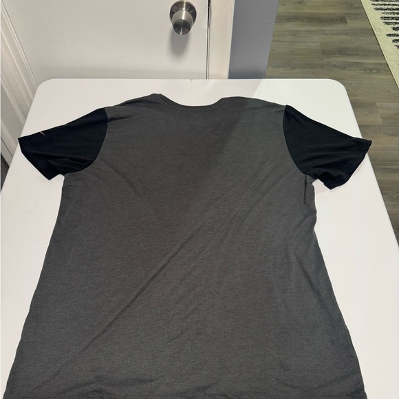 Nike Gray and Black Short Sleeve Tee - Picture 8 of 10